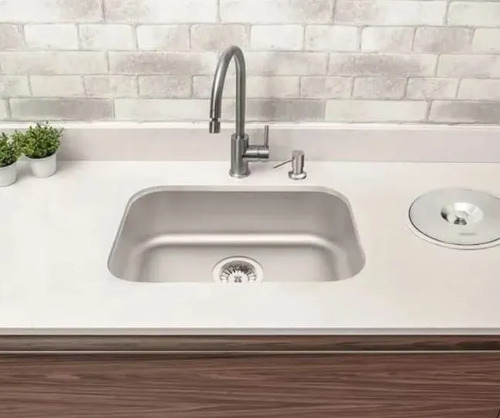 948819-MLU107417791339_022026